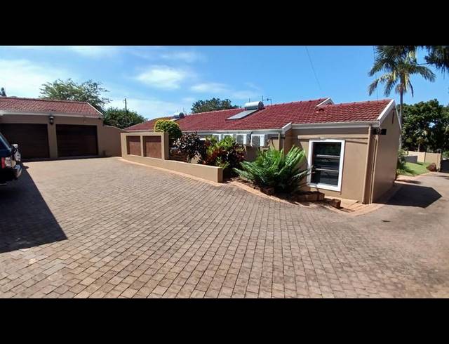 4 BEDROOM HOUSE FOR SALE IN LA LUCIA